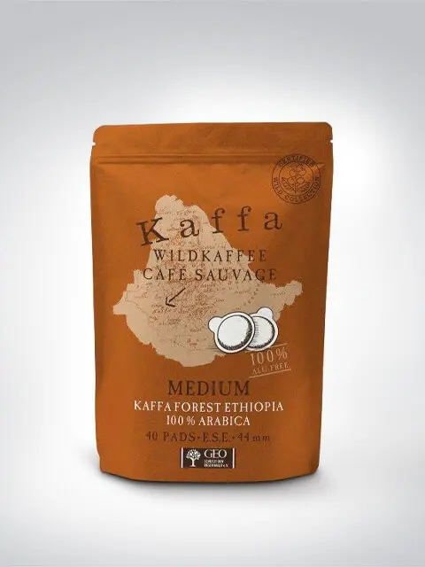 Packung Kaffa Wildkaffee Medium mit 40 Pads, 100% Arabica aus dem Kaffa-Wald in Äthiopien, abgebildet auf einer braunen Verpackung.