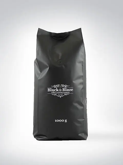 Kaffeeverpackung von Black & Blaze, 1000 Gramm schwarze Tüte