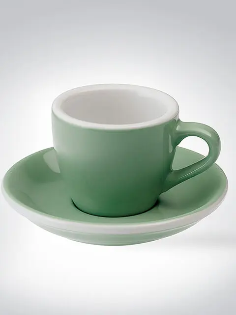 Grünes Espresso-Set aus Porzellan bestehend aus einer Tasse und Untertasse