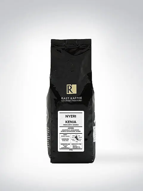 Packung Rast Kaffee aus Nyeri, Kenia, 250g. Schwarze Verpackung mit Etikett, das Herkunft und Aromaprofil beschreibt.