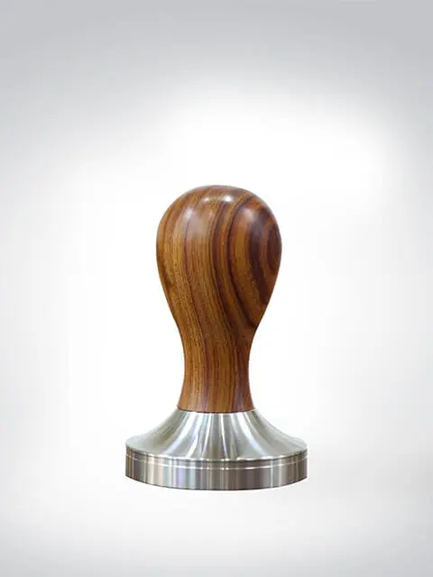 Ein Espresso-Tamper mit einem eleganten Holzgriff und einer robusten Edelstahlbasis, ideal zum Verdichten von Kaffeepulver.