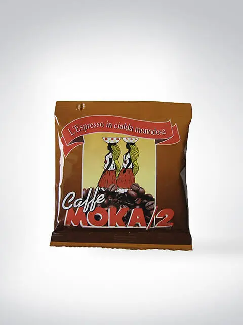 Verpackung von Caffè Moka Einzeldosis-Espresso-Pads mit zwei gezeichneten Frauen auf dem Etikett