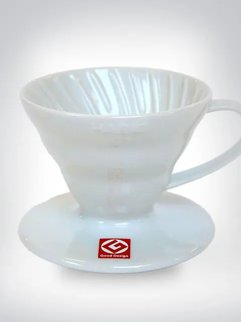 Weißer Keramik-Kaffeefilter mit gutem Design-Logo auf der Basis