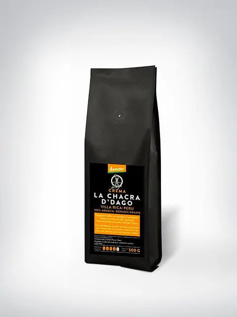 Eine schwarze Verpackung mit La Chacra D'dago Kaffee, 500g, aus Peru, Bio und demeter-zertifiziert.