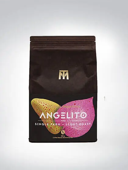 Schwarze Kaffeepackung mit dem Aufdruck Angelito Single Farm High Roast und bunten Grafikelementen