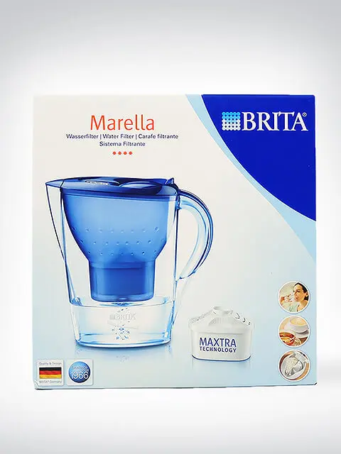 Verpackung des BRITA Marella Wasserfilters mit MAXTRA Technologie, blauer Krug und Filterkartusche abgebildet, ideal zur Wasseraufbereitung.