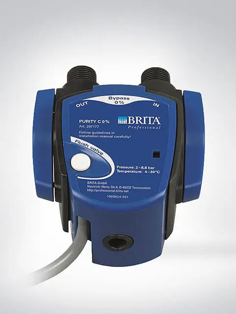 Frontansicht des BRITA Professional PURITY C 0 % Wasserfiltersystems mit technischen Spezifikationen auf der Vorderseite.