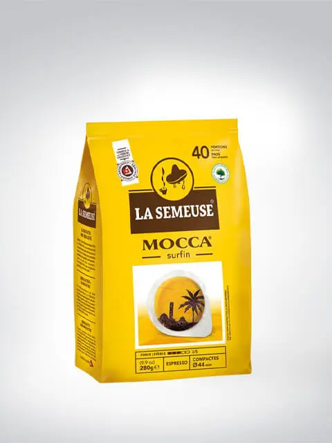 Gelbe Kaffeepackung von La Semeuse Mocca Surfin, Inhalt 280g, geeignet für 40 Portionen. Abgebildet ist auch ein Siegel und eine Illustration einer Palme im Kaffee.