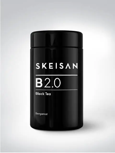 Schwarze Teedose mit der Aufschrift SKAISAN B 2.0, Black Tea, Bergamot