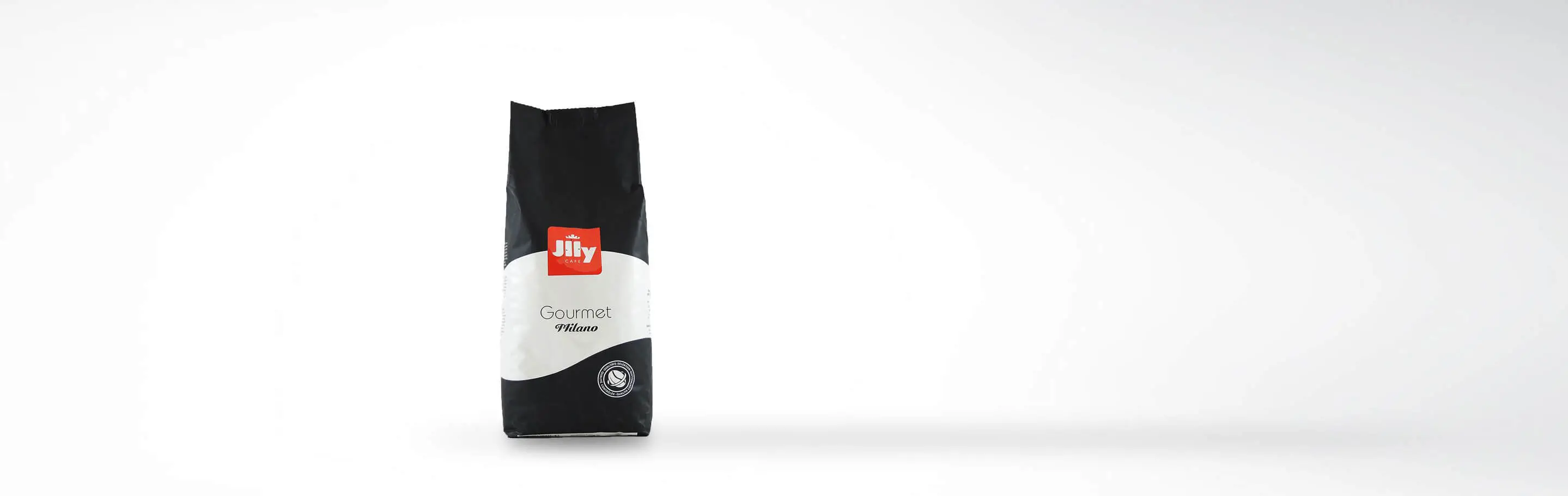 Eine Packung Jolly Café Gourmet Milano Kaffee auf weißem Hintergrund