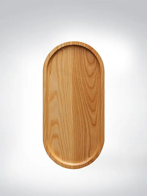 Ovales Tablett aus hellem Holz mit natürlicher Maserung