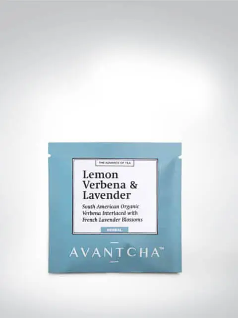 Päckchen Avantcha Lemon Verbena & Lavender Tee vor grauem Hintergrund