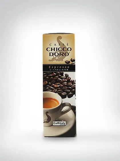 Verpackung von Caffè Chicco d'Oro Espresso Italiano mit Kaffeetasse und Kaffeebohnen