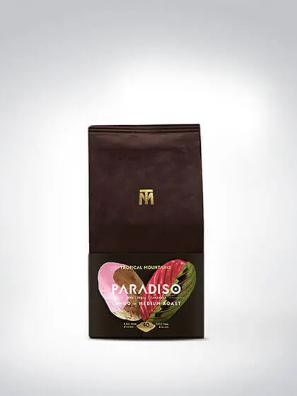 Braune Packung des Paradiso Kaffees mit Lungo Medium Roast, verziert mit tropischen Illustrationen